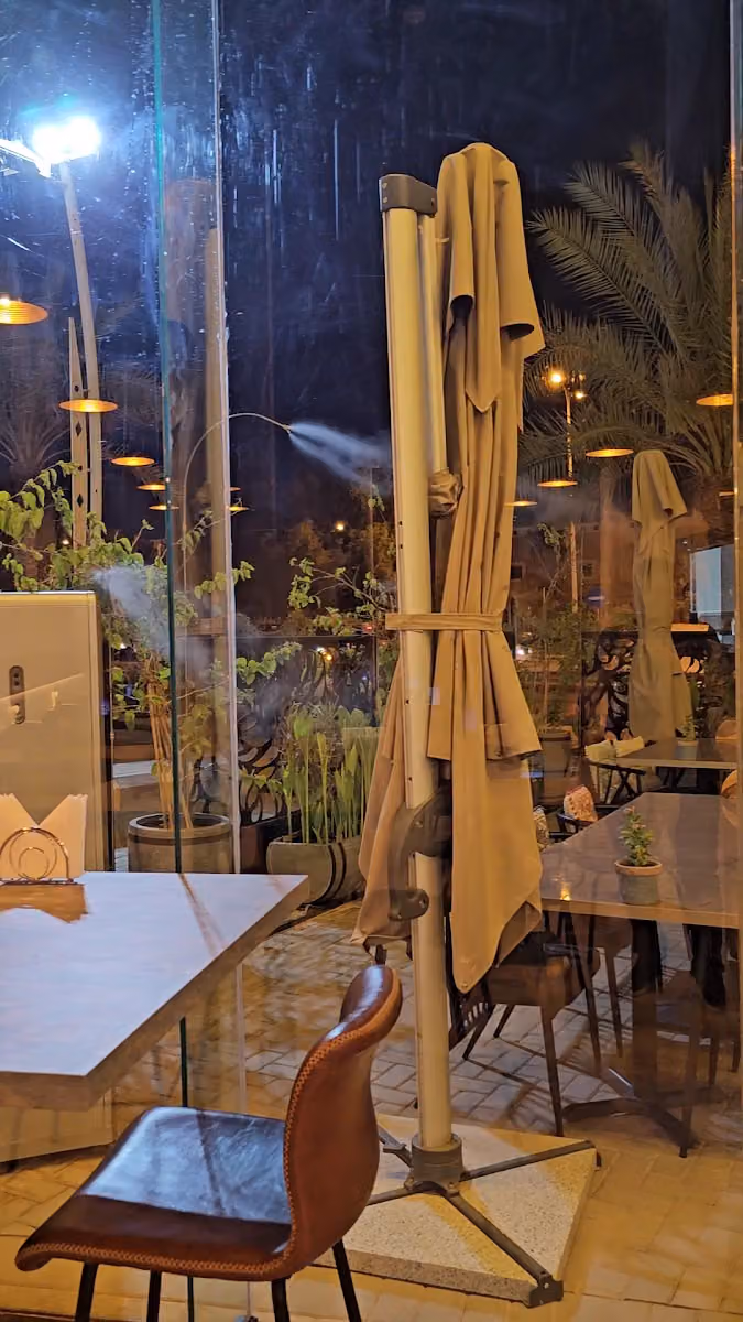 مطعم و كافية لافا