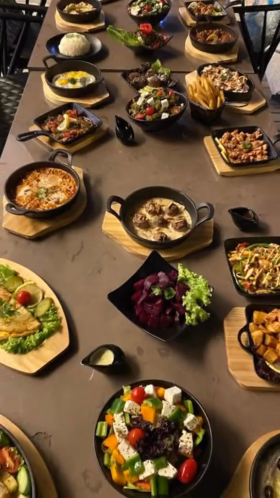 مطعم و كافية لافا