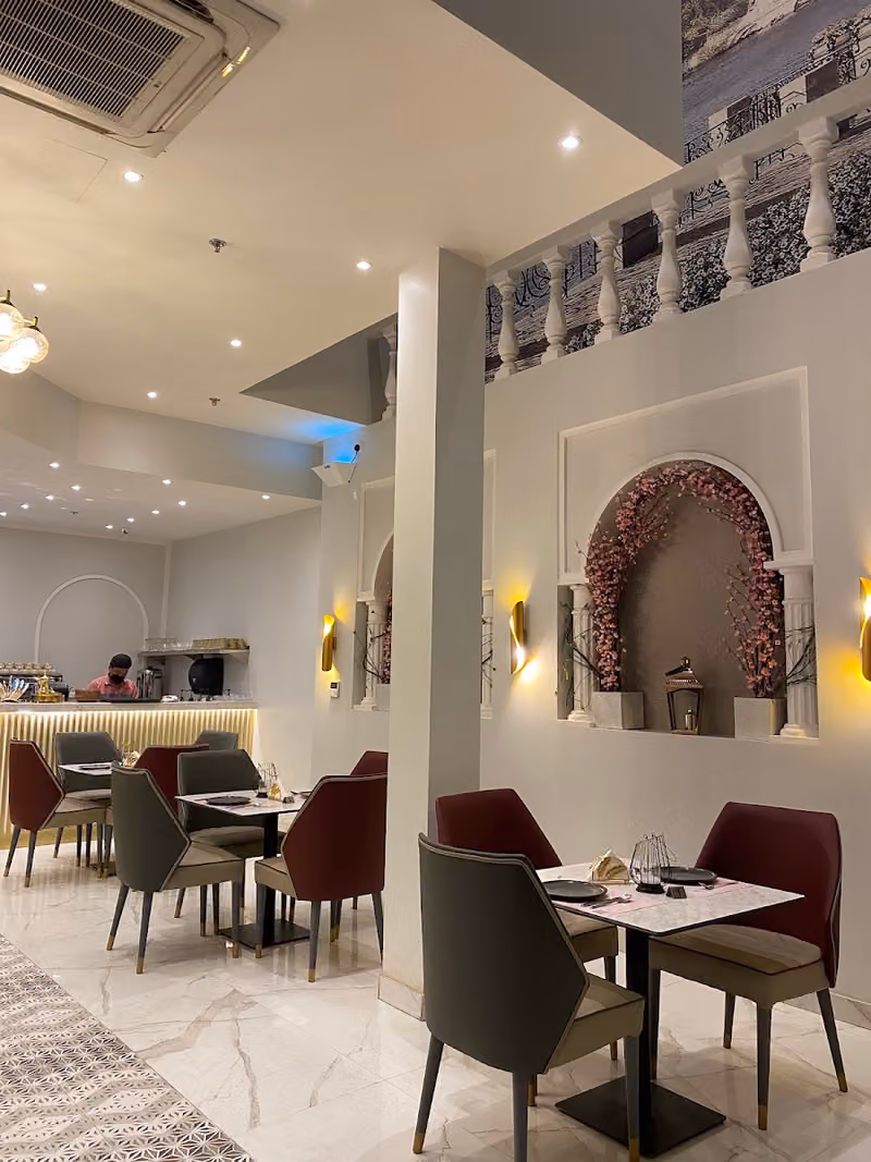 مطعم و لاونچ بيت الورد