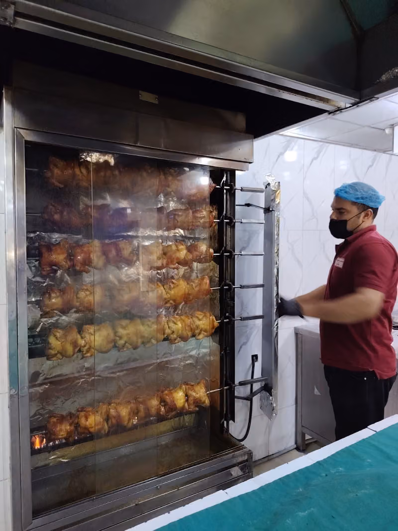 مطعم و مشويات عدنان