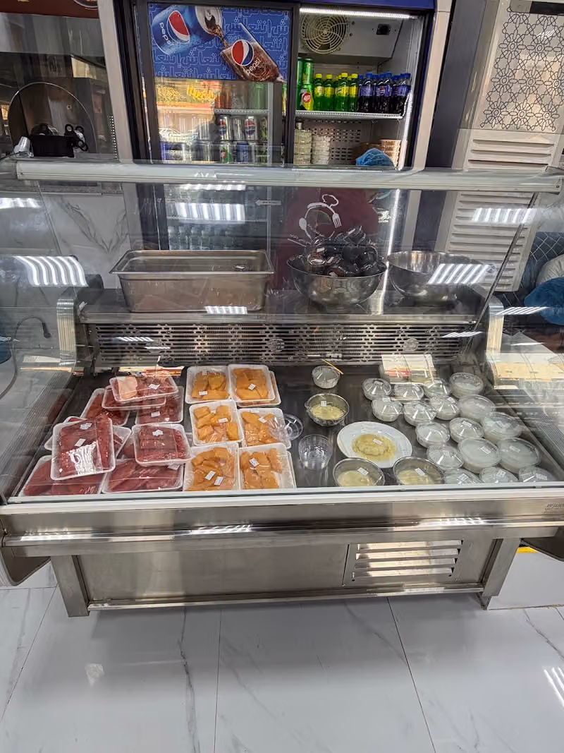 مطعم وملحمة شواطئ سقطرى