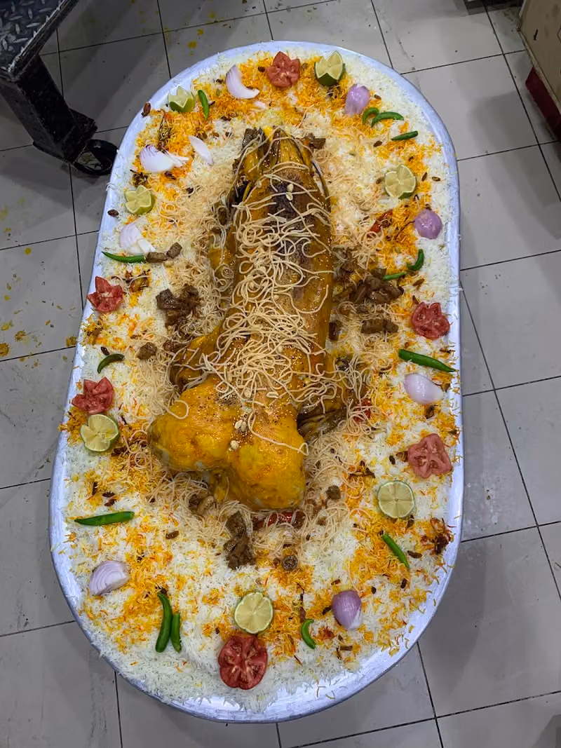 مطعم ومطبخ نوير للمثلوثة