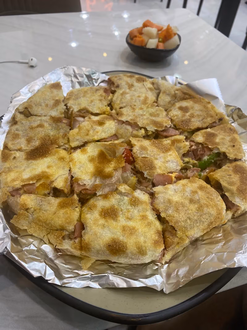 مطعم وسط البلد كشرى و فطائر