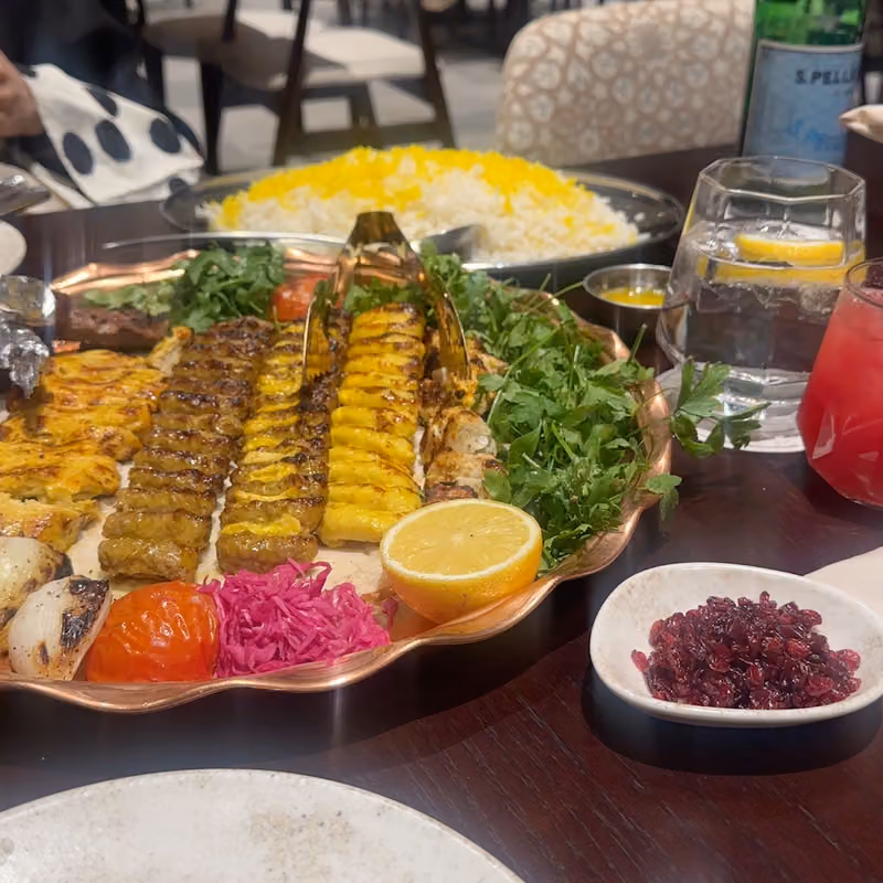 مطعم زيبا