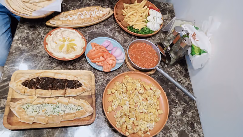 مطعم زيت وحمص