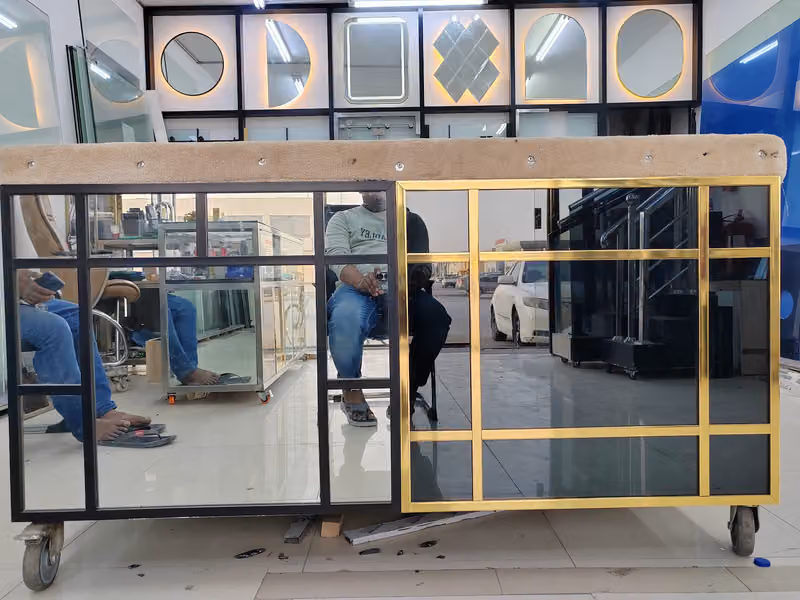 متجر زجاجThe Glass and Mirror