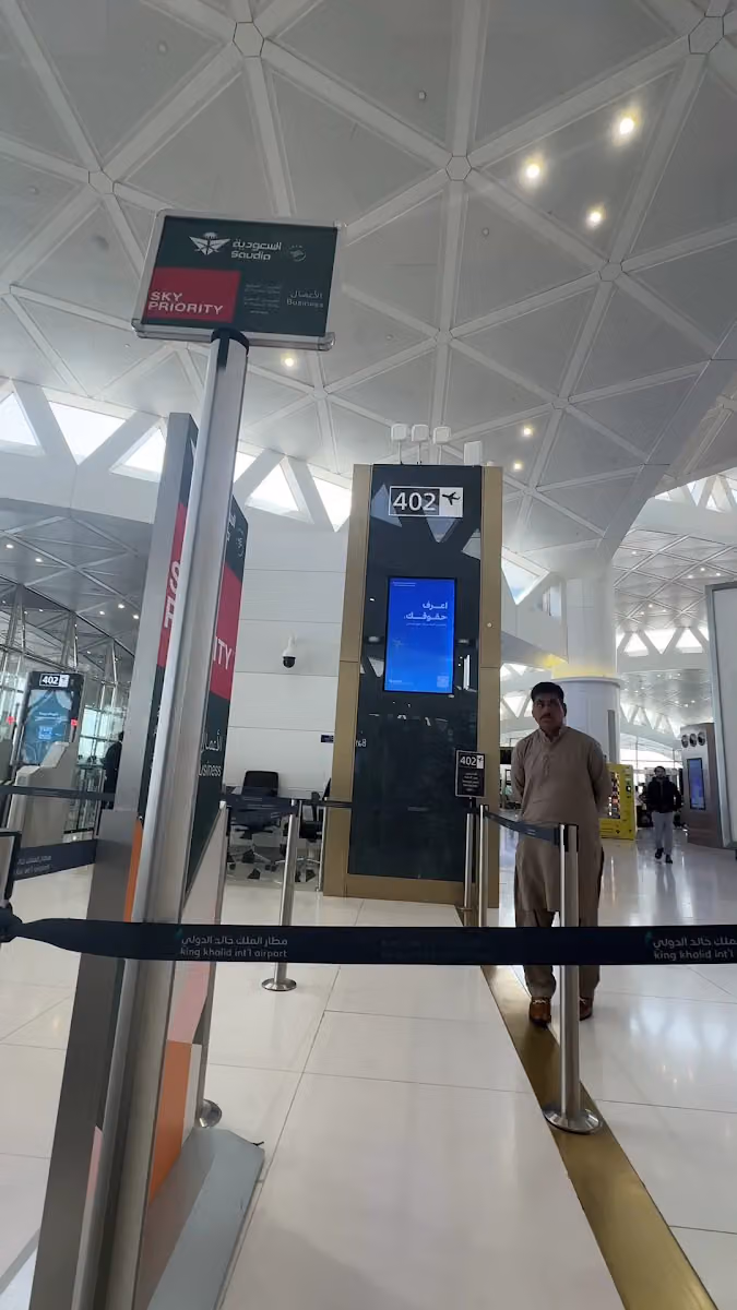 Munch Bakery (Airport-Terminal 4) منش بيكري