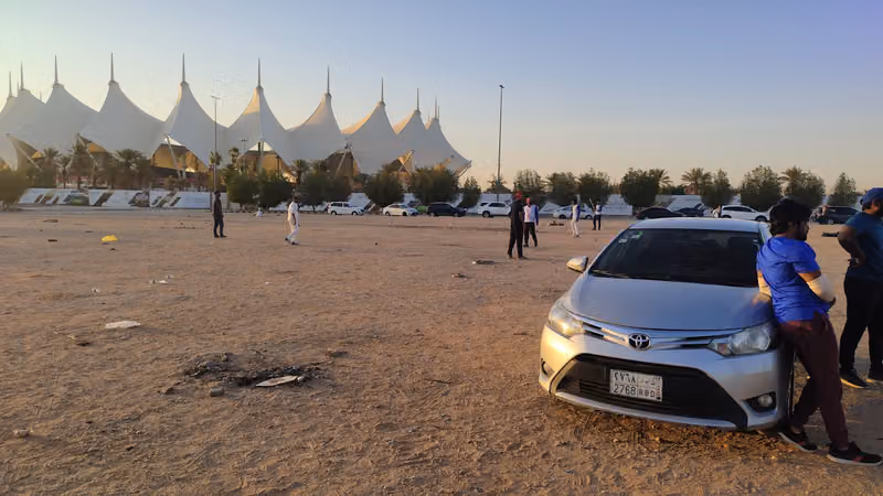 مواقف مدينه الملك فهد الرياضيه