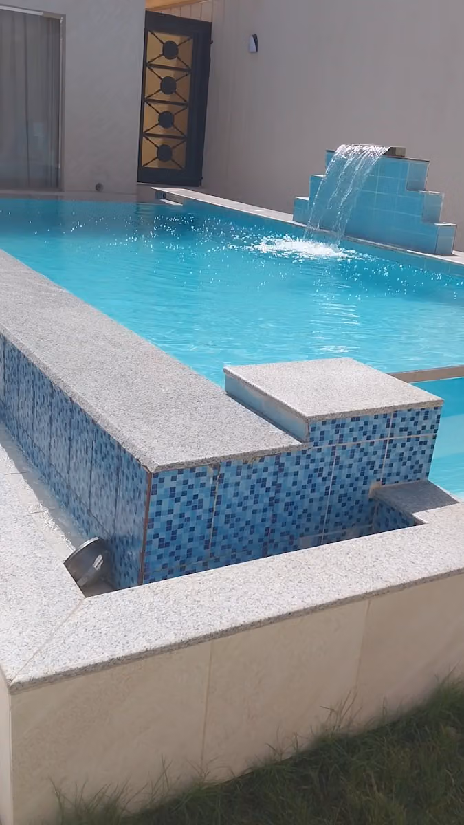 مؤسسه الدوسري لبرك السباحه