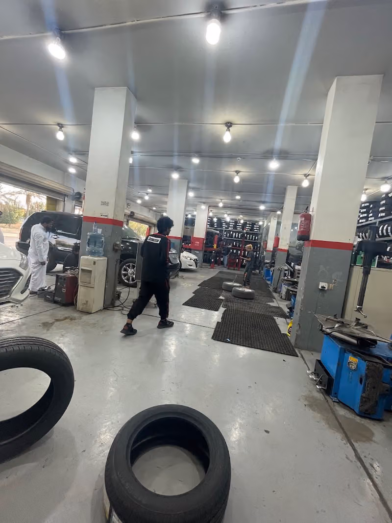 Riyadh Center Tires and batteries