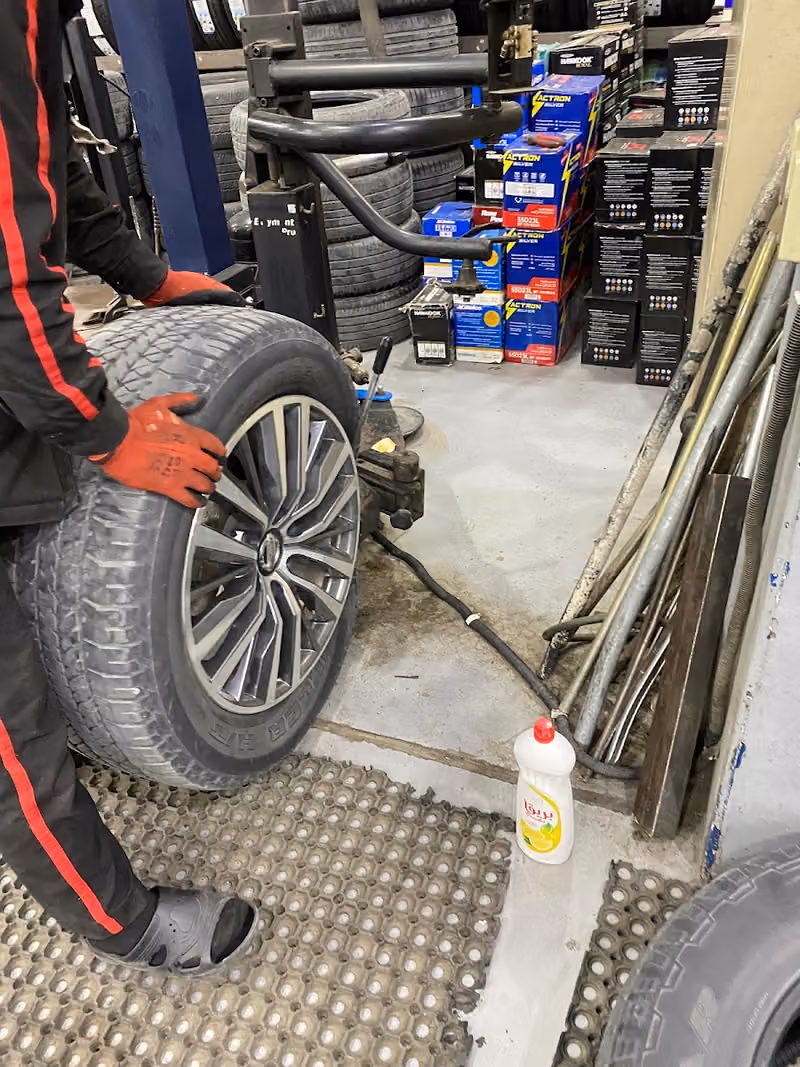 Riyadh Center Tires and batteries