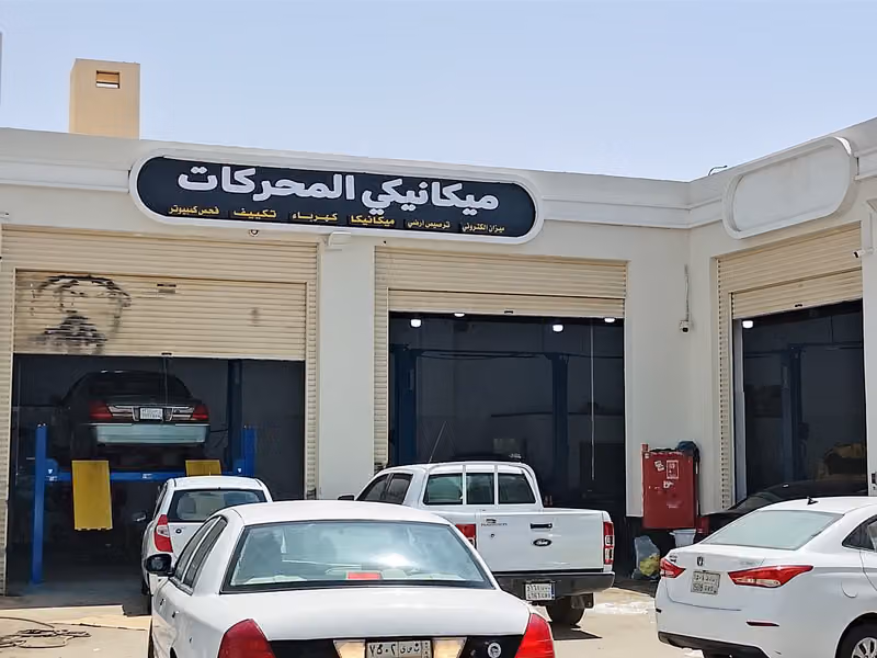ميكانيكي المحركات