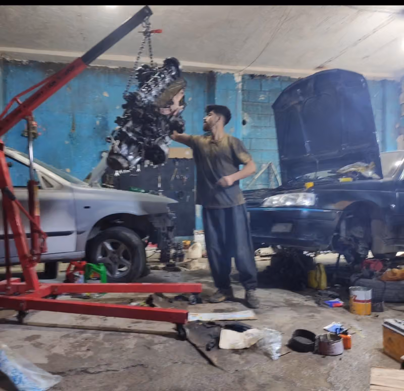 ميكانيكي سيارات