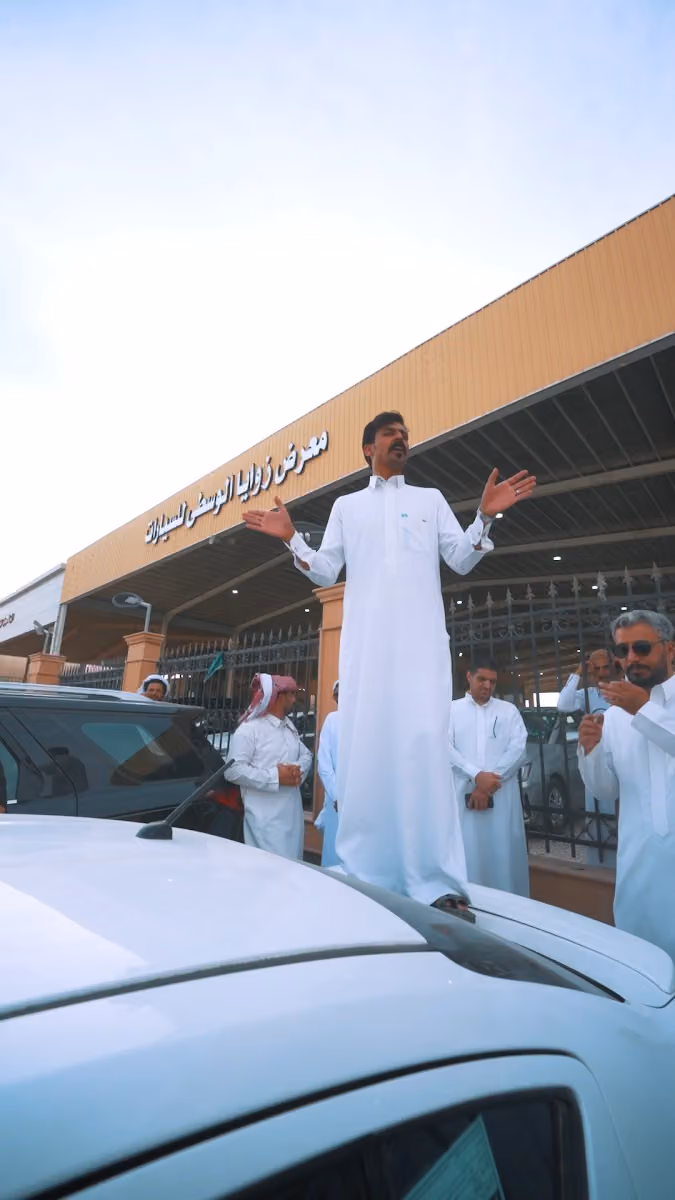 مزاد ثلاثة مقفل للسيارات