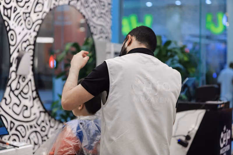 مزين الأطفال للحلاقة