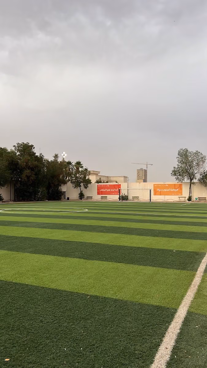 نادي الحي بثانوية الشيخ عبدالعزيز بن باز
