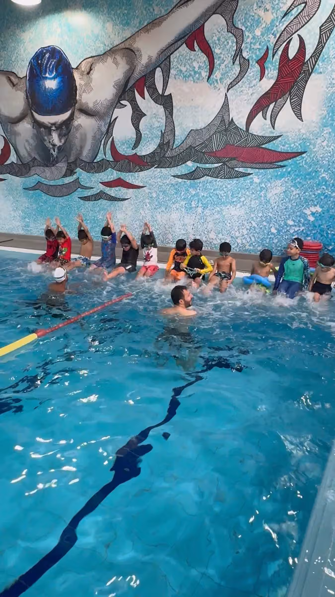 نادي تعليم سباحه للأطفال والكبار (swimming school)