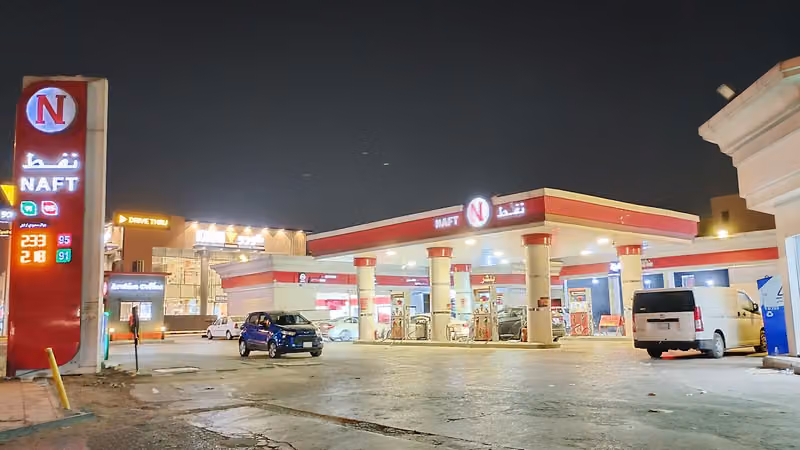 محطة نفط Naft Gas Station