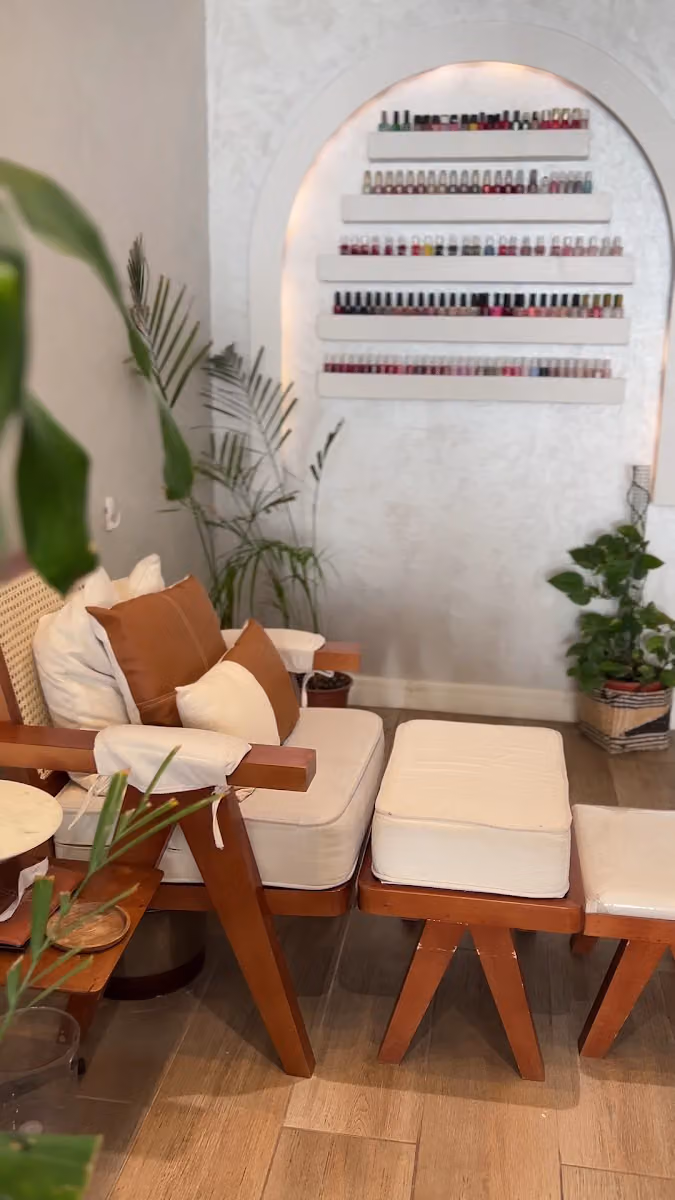 Nails care | صالون عناية الأظافر‎