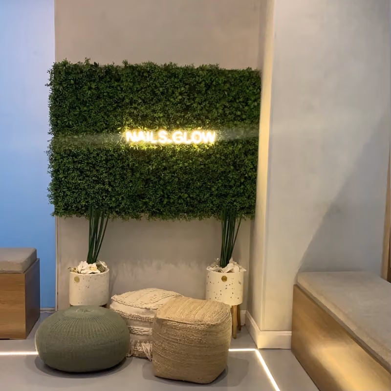 NAILS GLOW