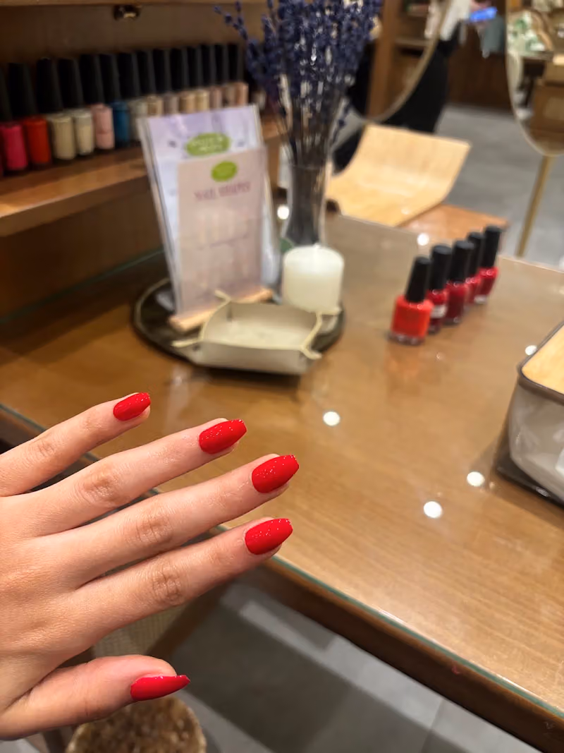 NAILS GLOW