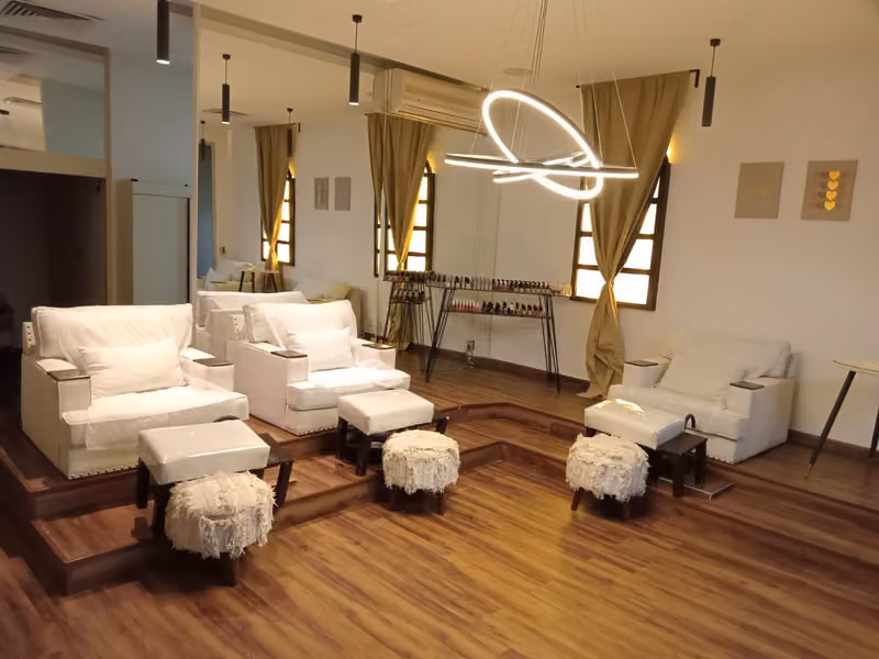 Nails Lounge - ردهة الاظافر