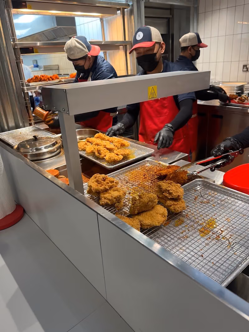 ناشفيلز هوت شكن Nashville’s Hot Chicken