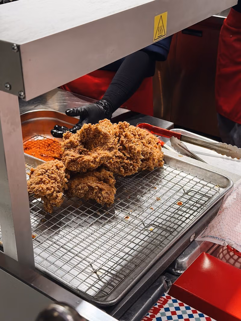 ناشفيلز هوت شكن Nashville’s Hot Chicken