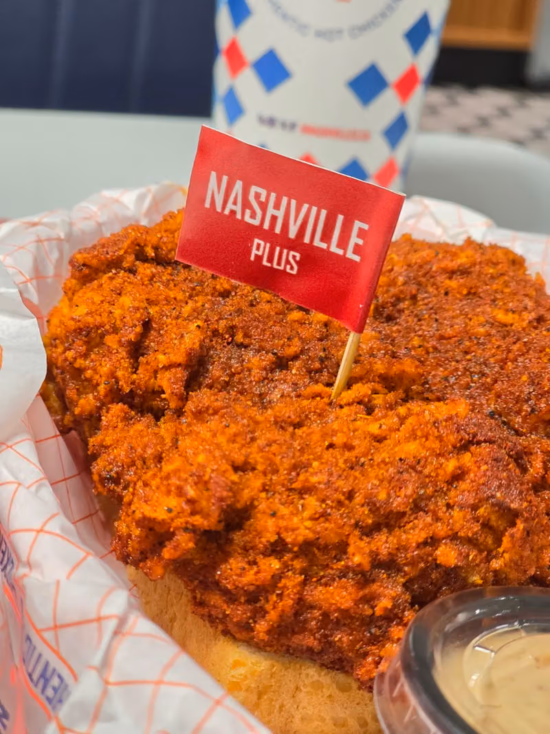 ناشفيلز هوت شكن Nashville’s Hot Chicken