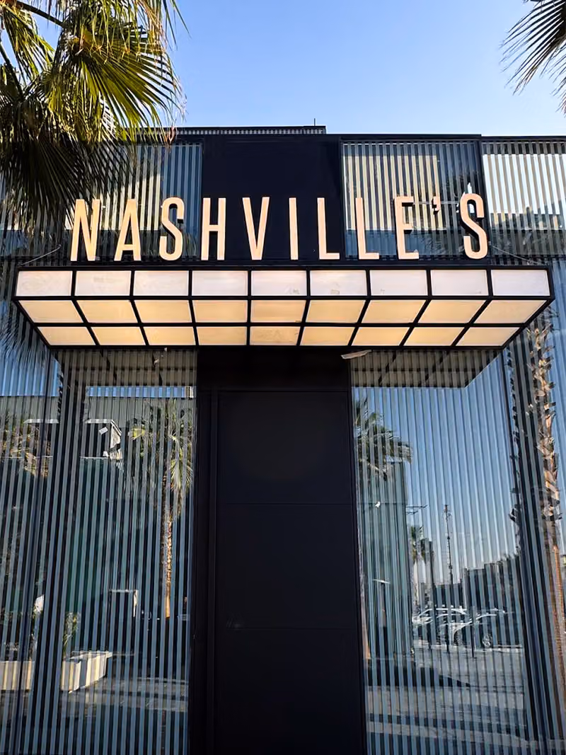 ناشفيلز هوت شكن Nashville’s Hot Chicken