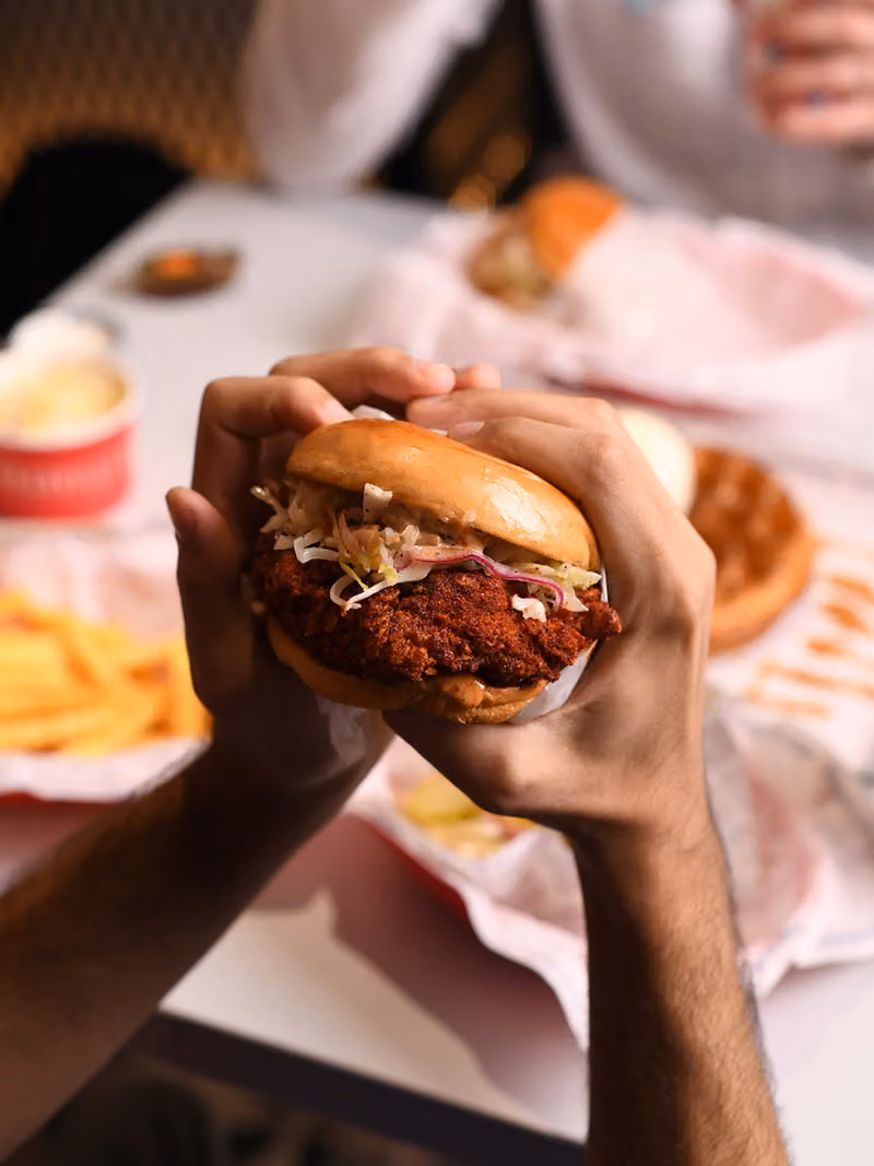 ناشفيلز هوت شكن Nashville’s Hot Chicken
