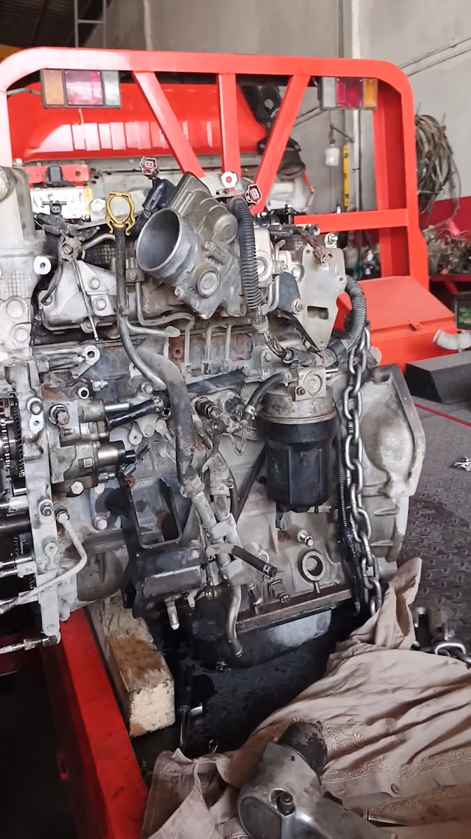 Naveed auto mechanical workshop. نوید مكينيكي سيارات