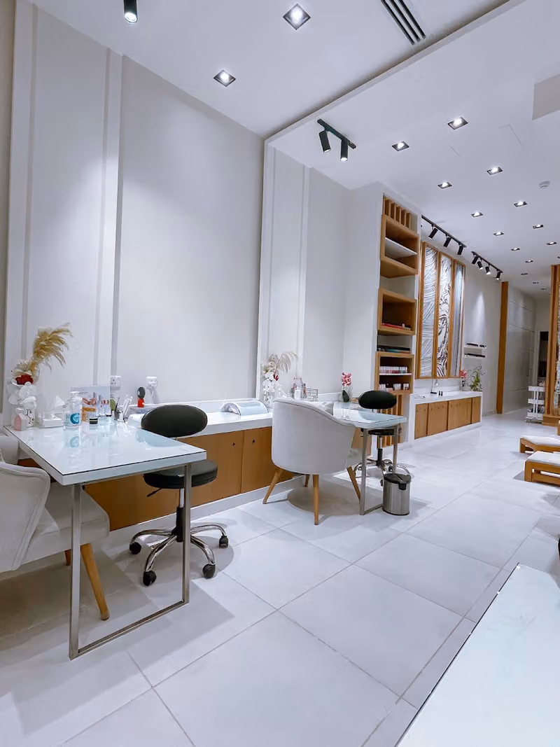Naya nail spa نايا
