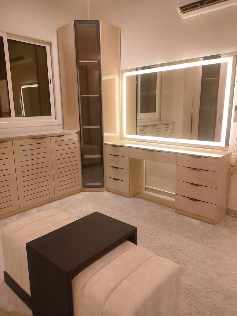 نجار ديكورات اخشاب