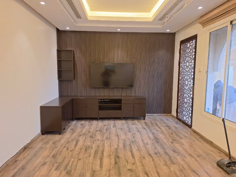 نجار كنوز الإبداع للنجارةوالدهانات