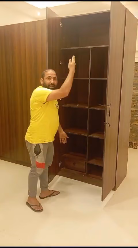 نجار لديكور الخشبي