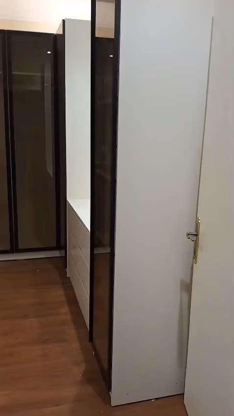 نجار مؤسسة عبدالله عمير للديكور والموبيليا