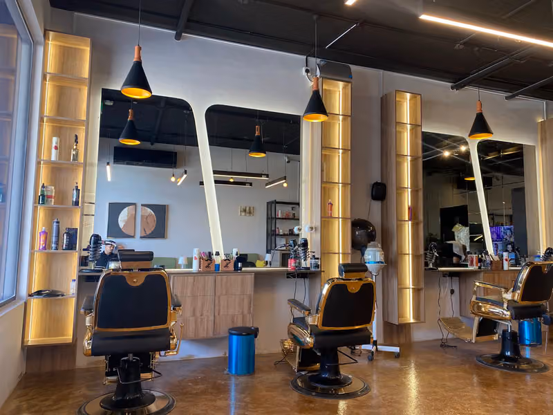 O’clock Barbershop | صالون اوكلوك للحلاقة الرجالية