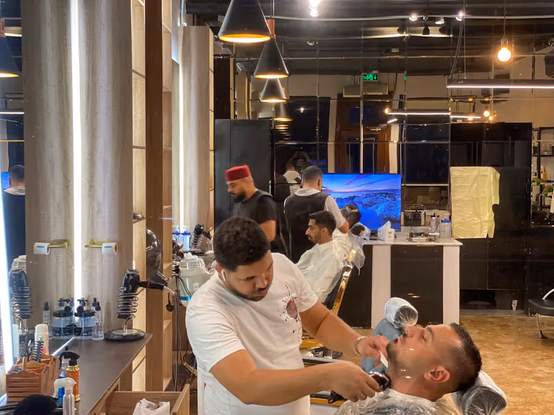 O’clock Barbershop | صالون اوكلوك للحلاقة الرجالية