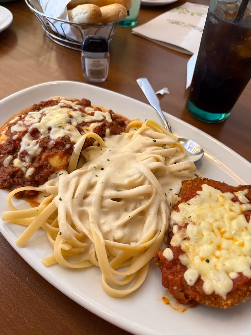 Olive Garden The Zone-مطعم أوليف جاردن ذا-زون