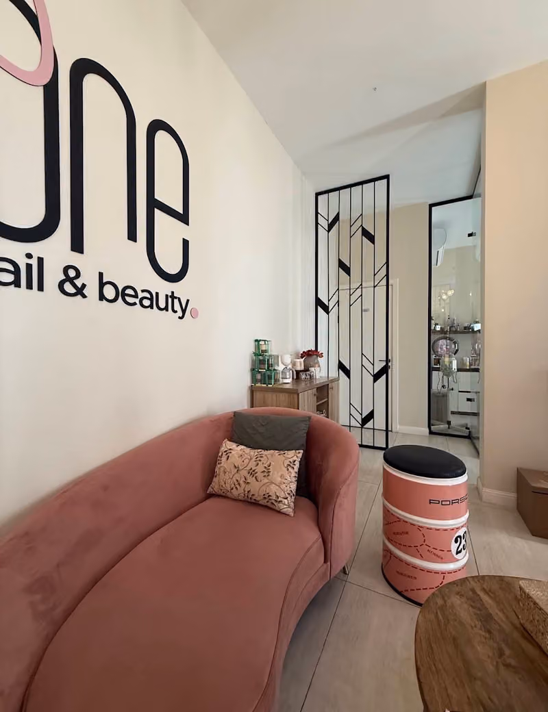 One Nail & Beauty صالون ون أظافر وتجميل
