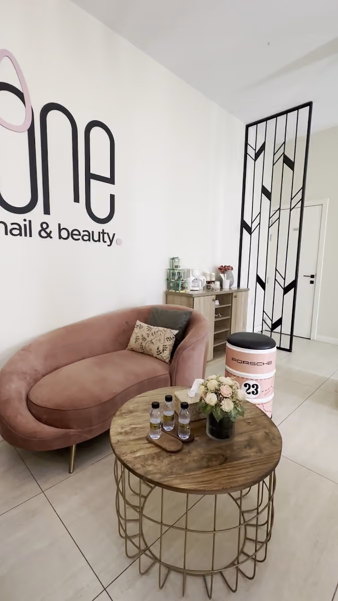 One Nail & Beauty صالون ون أظافر وتجميل