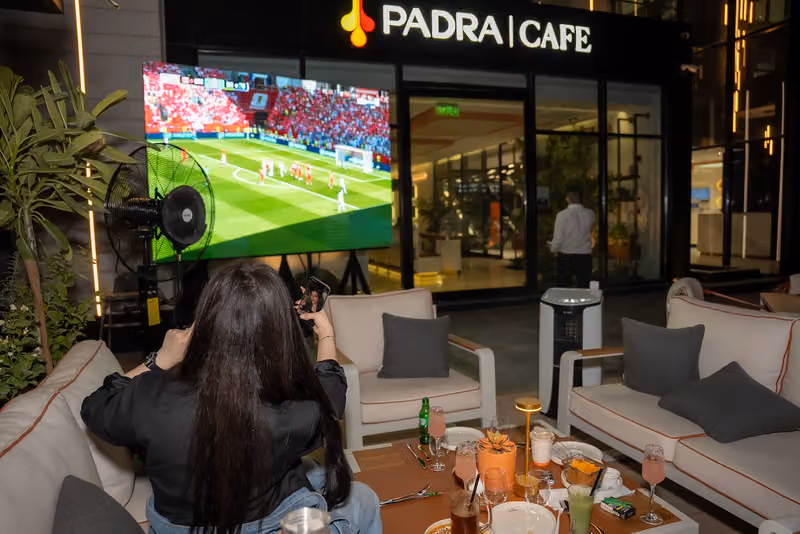Padra Caffe & Restaurant
