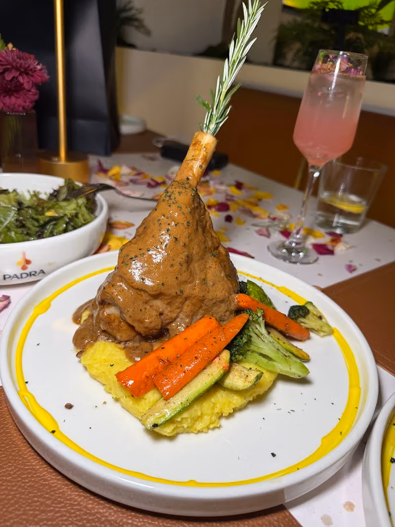Padra Caffe & Restaurant