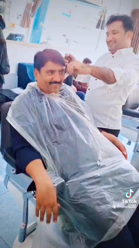 Pakistani barber shop حلاق باكستاني