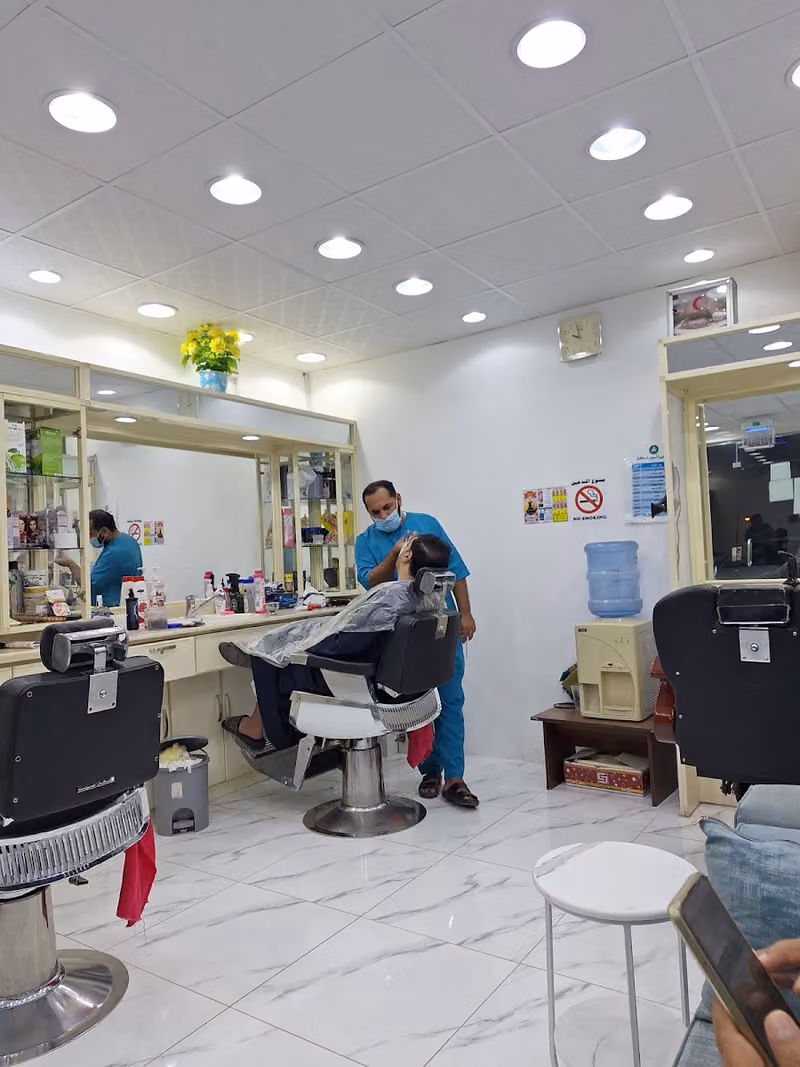 Pakistani barber shop حلاق باكستاني