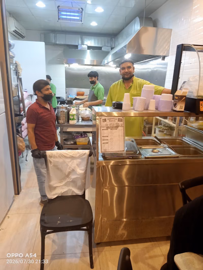 Pakistani Food پاکستانی ریسٹورنٹ Green Shine