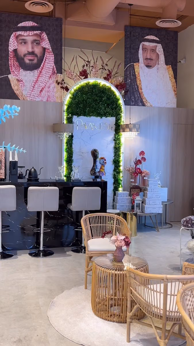 Pavan Cafe , Gifts , Flowers - بافان كافيه ورد و هدايا