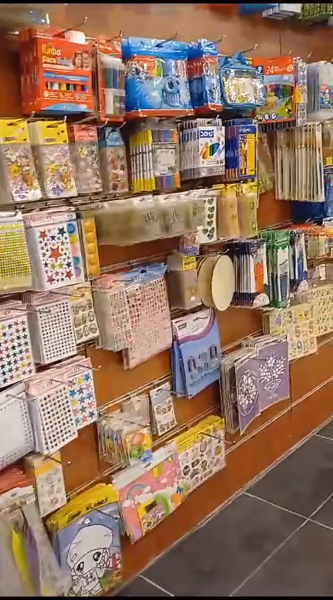 قرطاسية قلم و ورق