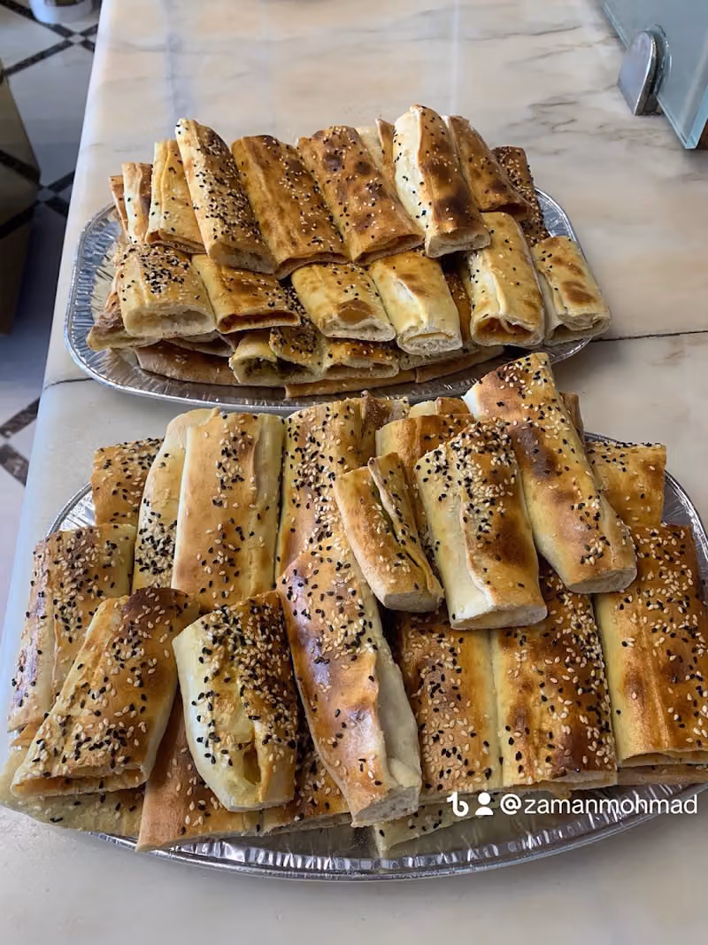 بروستد و مشويات وفطاير وبيتزاء الدمشقية
